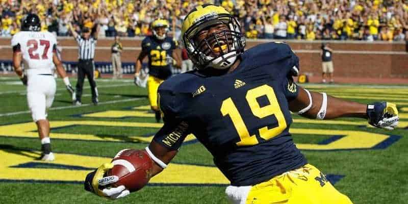 michigan wolverines football player devin funchess scores a touchdown