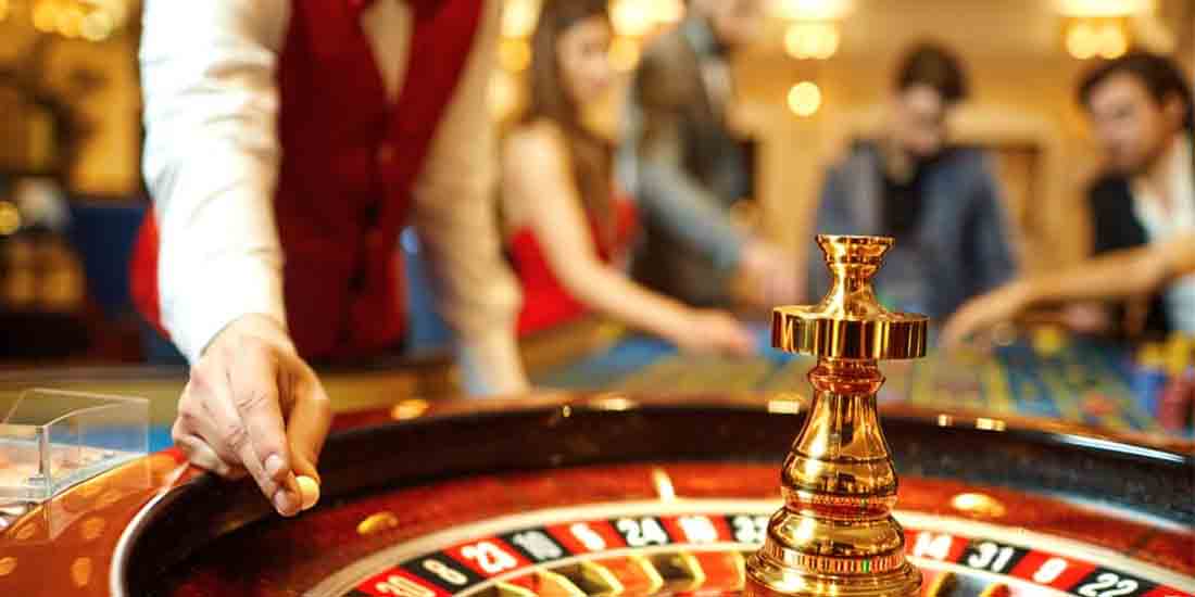 Live Dealer spins wheel